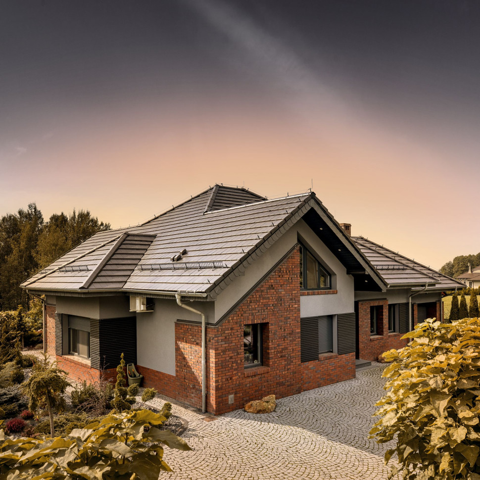 Dachówka ceramiczna Braas Turmalin, kolor antracytowy