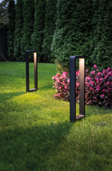 Słupek zewnętrzny THIKA LED wykonany z aluminium oraz szkła.