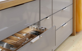 Jak dobrać uchwyty do szafek kuchennych?