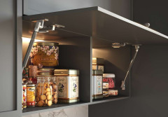 Cichy domyk i lekkie otwieranie. Wszystko, co musisz wiedzieć o podnośnikach gazowych do mebli