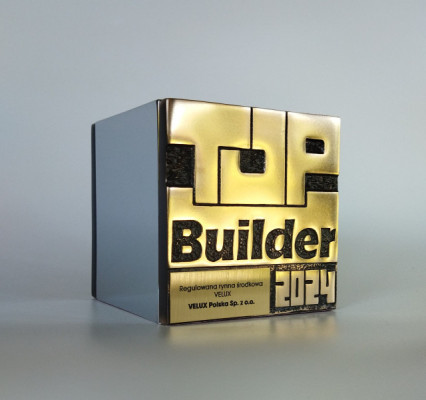 Podczas uroczystej Gali statuetkę TOPBUILDER 2024 odbierał Waldemar Czarnocki, Manager Rozwoju Biznesu i Wsparcia Sprzedaży w VELUX Polska