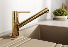 Złota kuchnia bez przepychu? Jeden detal potrafi ocieplić całe wnętrze