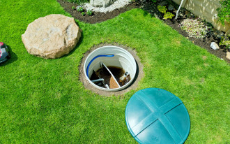 Przydomowa biologiczna oczyszczalnia ścieków czy klasyczne szambo? Która inwestycja bardziej się opłaca?