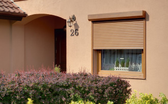 Jakie rolety wybrać? Elewacyjne czy naokienne?