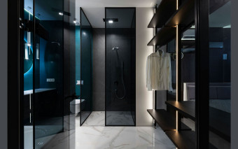 Szkło w kolorze, czyli jak wprowadzić barwy do wnętrz