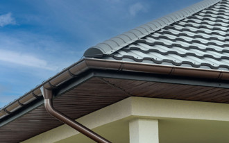 Rynny - wymiana czy naprawa? Kiedy i jak dbać o orynnowanie?