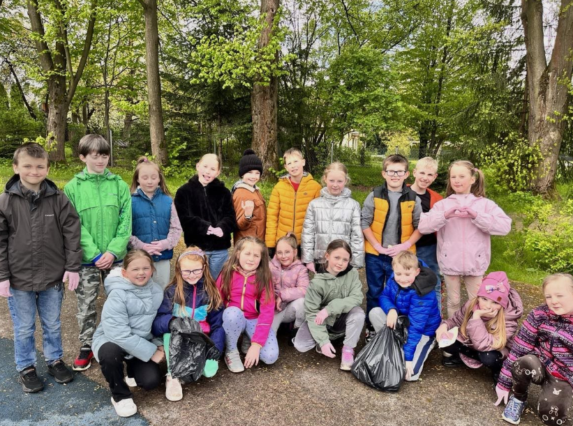 Młodzież chce pielęgnować rejon, w którym mieszka.