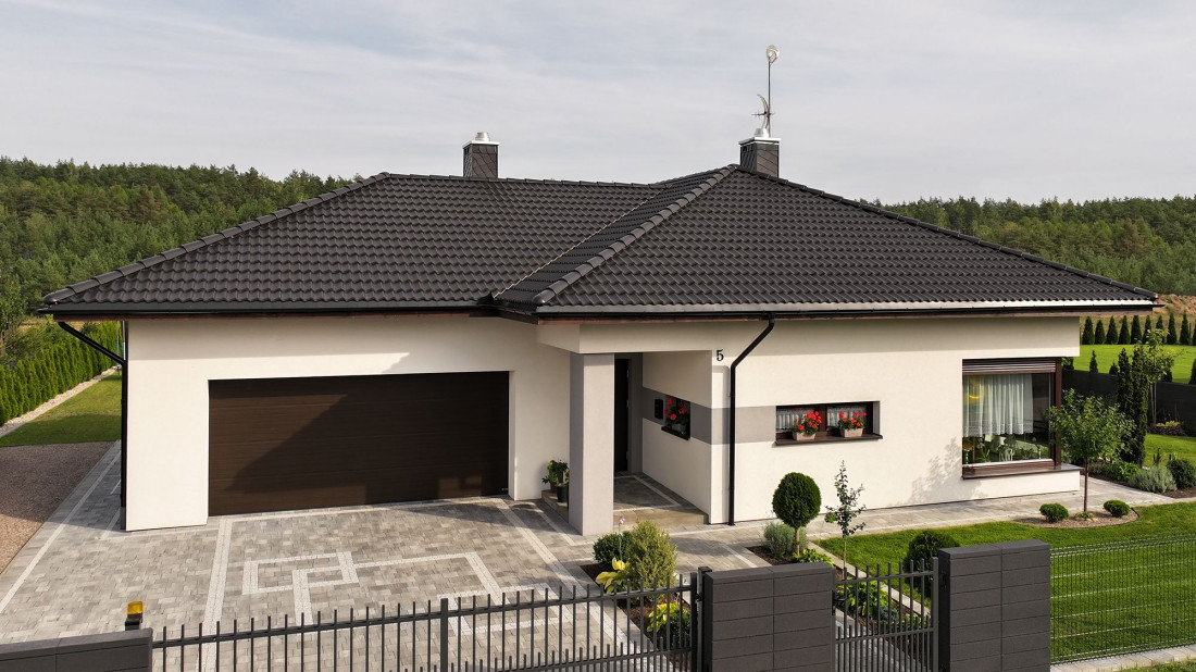 Dachówka cementowa - niezwykle popularne i chętnie wybierane pokrycie nowoczesnego dachu