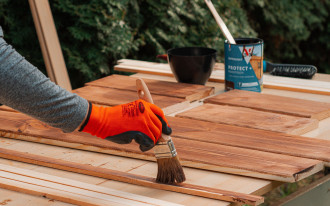 Drewno w ogrodzie: jak je chronić?