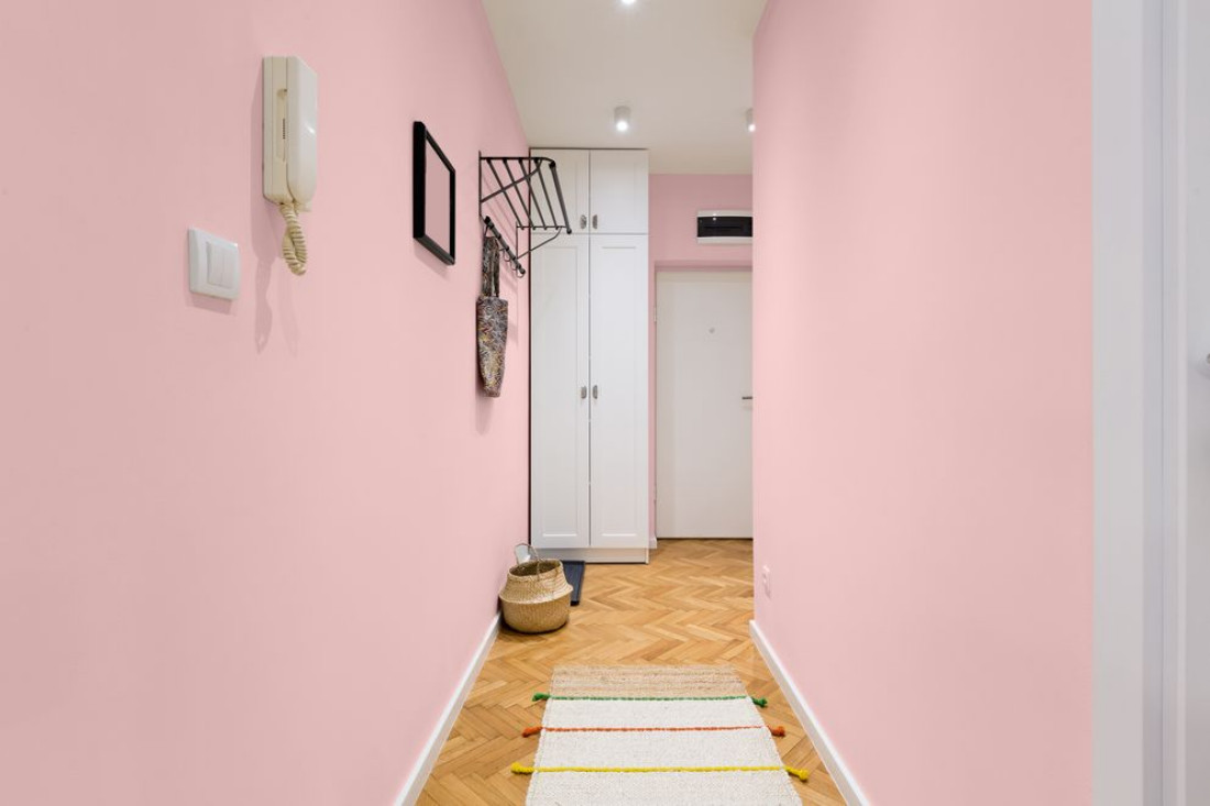 Rozjaśnij wąski korytarz i stwórz przytulną przestrzeń - sprawdzone metody