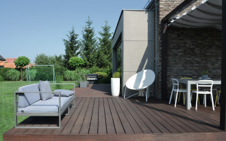 Marzy Ci się taras drewniany? O plusach i minusach tarasu z drewna bangkirai opowiadają Kasia i Kamil