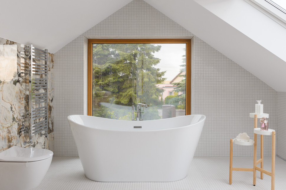 Okno FAKRO Innoview do łazienki