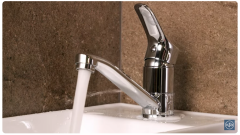 Jak naprawić cieknący kran w kuchni i łazience?