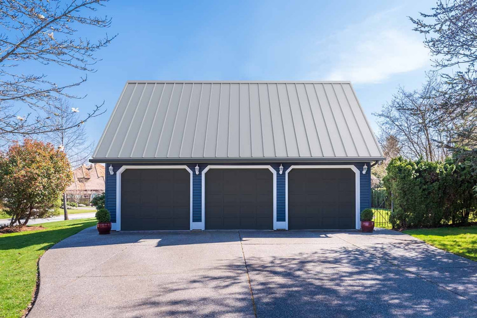 Blacha trapezowa TP26 SUPER Blachy Pruszyński na dachu garażu