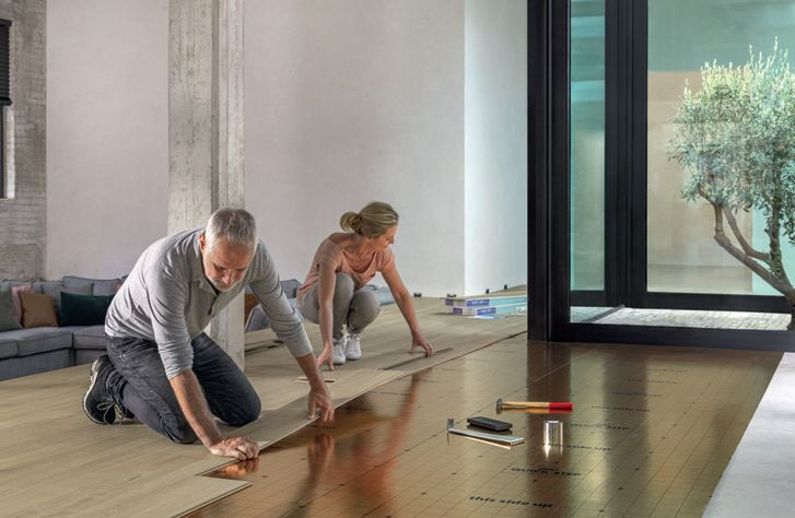 Układanie paneli i desek warstwowych