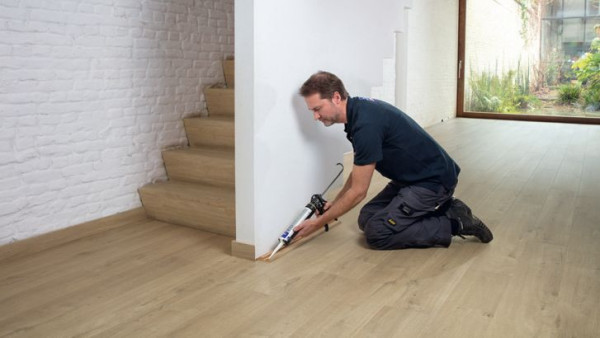 Mocowanie listwy wykończeniowej do ściany