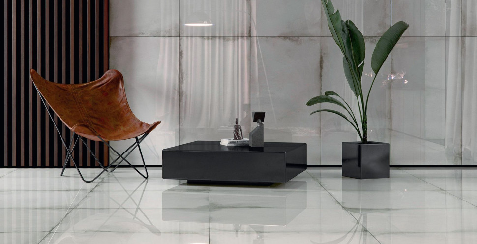 Duże płyty gresowe imitujące beton, czyli modna posadzka salonu