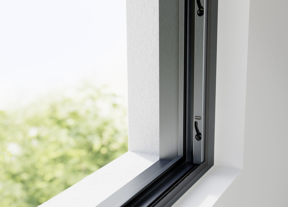 ECO SLIDE CO łączy najwyższą funkcjonalność z atrakcyjnym wykończeniem w postaci zaczepów z ukrytym mocowaniem i listwy wykończeniowej na całej wysokości