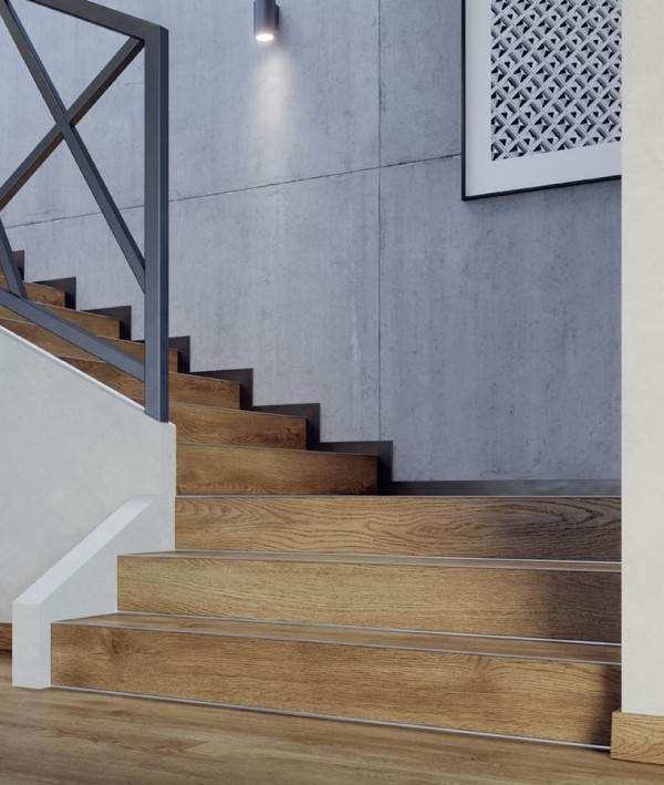 Schody zabiegowe wykończone panelami winylowymi