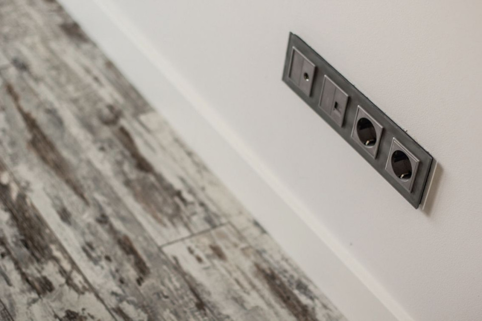 Cztery gniazda zgrupowane w ramkę