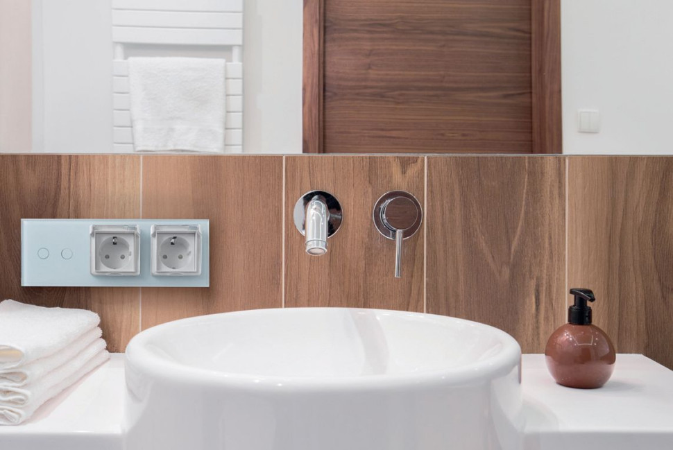 Charakterystyczne klapki to swoisty znak rozpoznawczy gniazd o zwiększonej szczelności