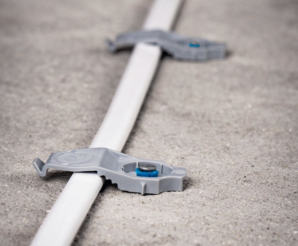 Elementy montażowe do przewodów elektrycznych