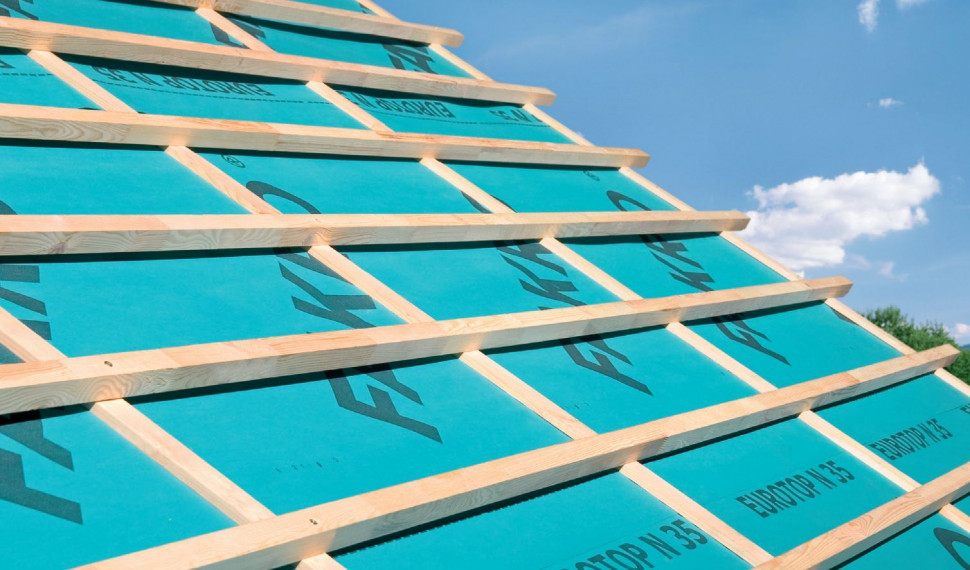 Folia wstępnego krycia pod rusztem z łat i kontrłat