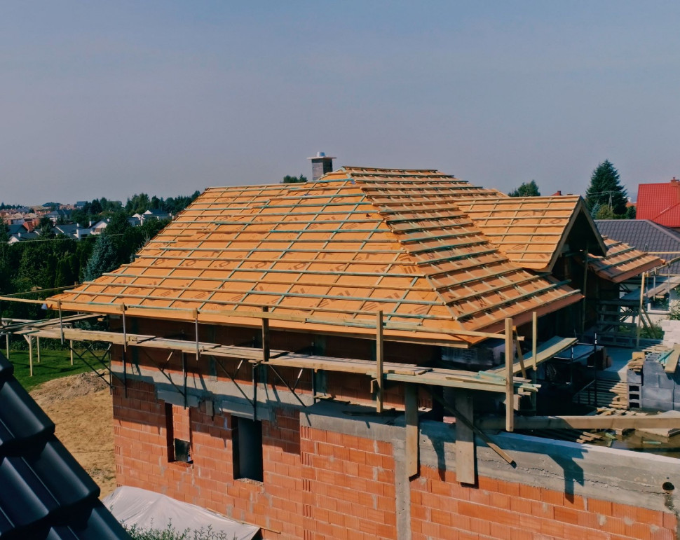 Konstrukcja i warstwa podkładowa dachu skośnego gotowe