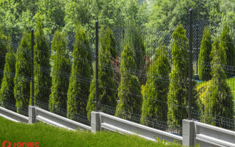 Więcej niż siatka: poznaj zalety ogrodzeń panelowych stalowych