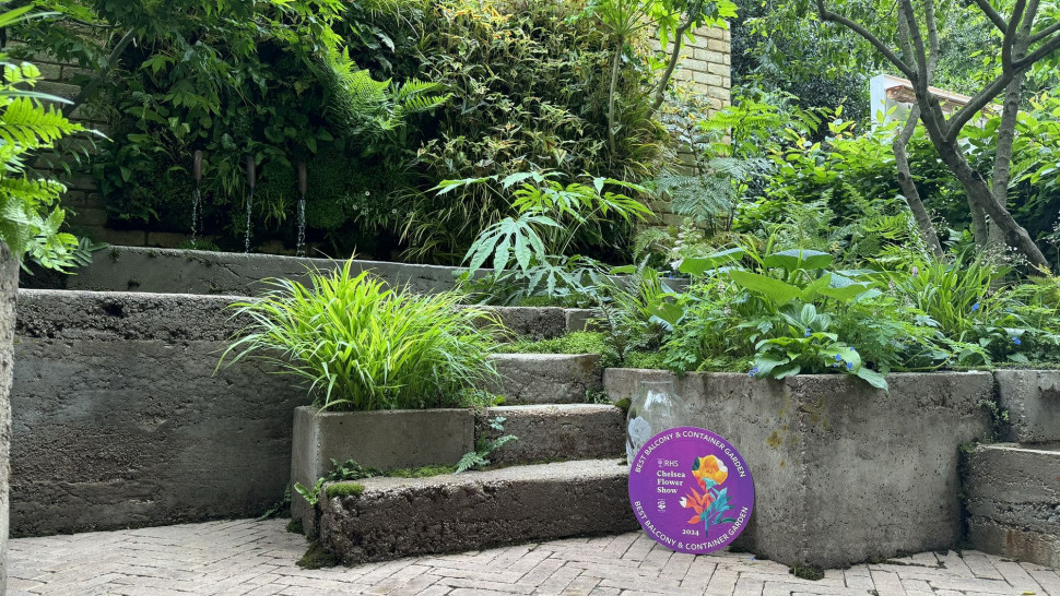 Zastosowanie hypertufy - materiału przyszłości w The Ecotherapy Garden według projektu Toma Bannister’a ze złotym medalem wystawy