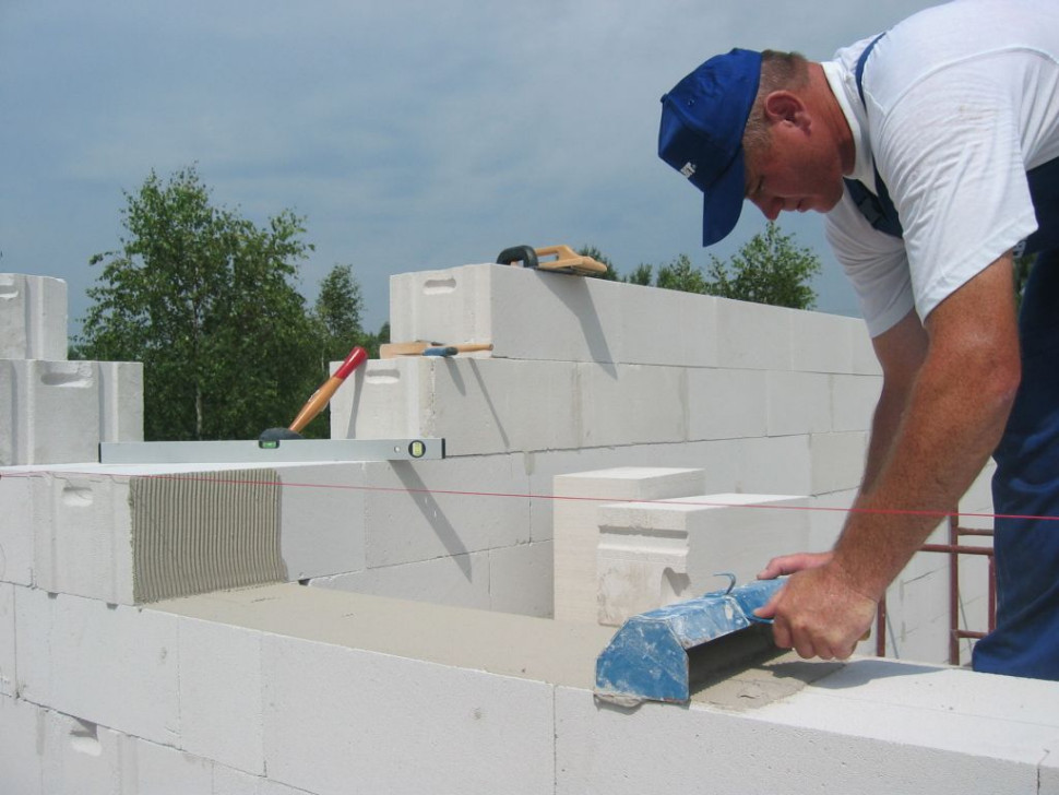 Ściany z betonu komórkowego buduje się bardzo łatwo i szybko