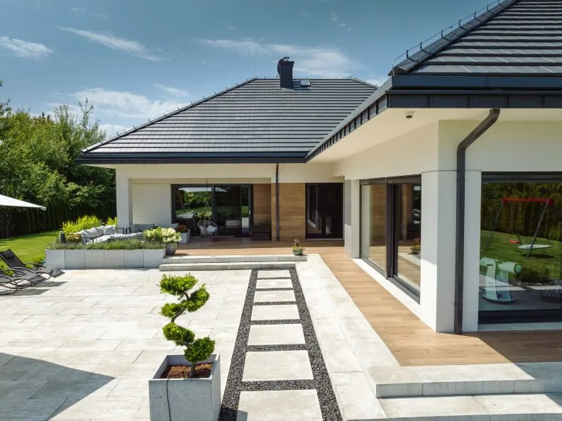 Taras w minimalistycznym stylu.