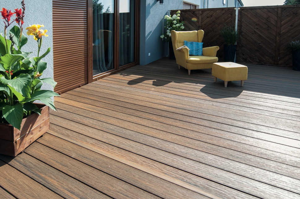 Co na taras zamiast płytek: drewno egzotyczne