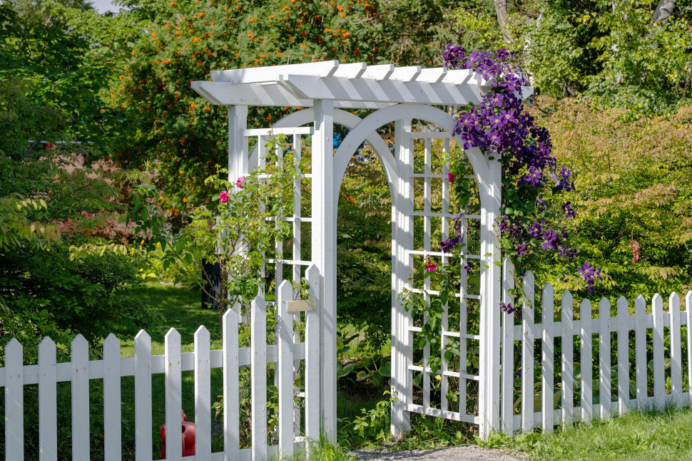 Pergola zamocowana przy pomocy webertec nomix marki Weber