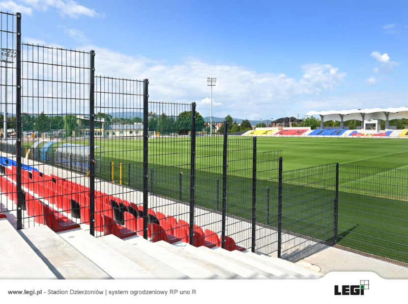 Stadion Dzierżoniów, system ogrodzeniowy RP fit R+K