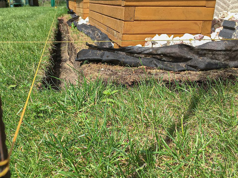 Aby precyzyjnie wyznaczyć miejsce osadzenia obrzeży, sięgnij po sznurek