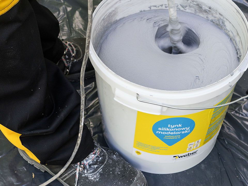 Tynk dokładnie wymieszaj 