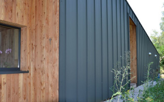 Elewacja z blachy - nowoczesny design i funkcjonalność w jednym