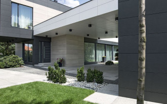 Szukasz oryginalnego rozwiązania na elewację? Wybierz beton lub spieki kwarcowe