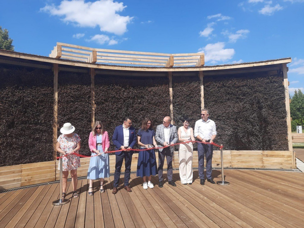 Uroczystość otwarcia Tężni w Raszynie, przecięcie wstęgi. fot. VELUX Polska