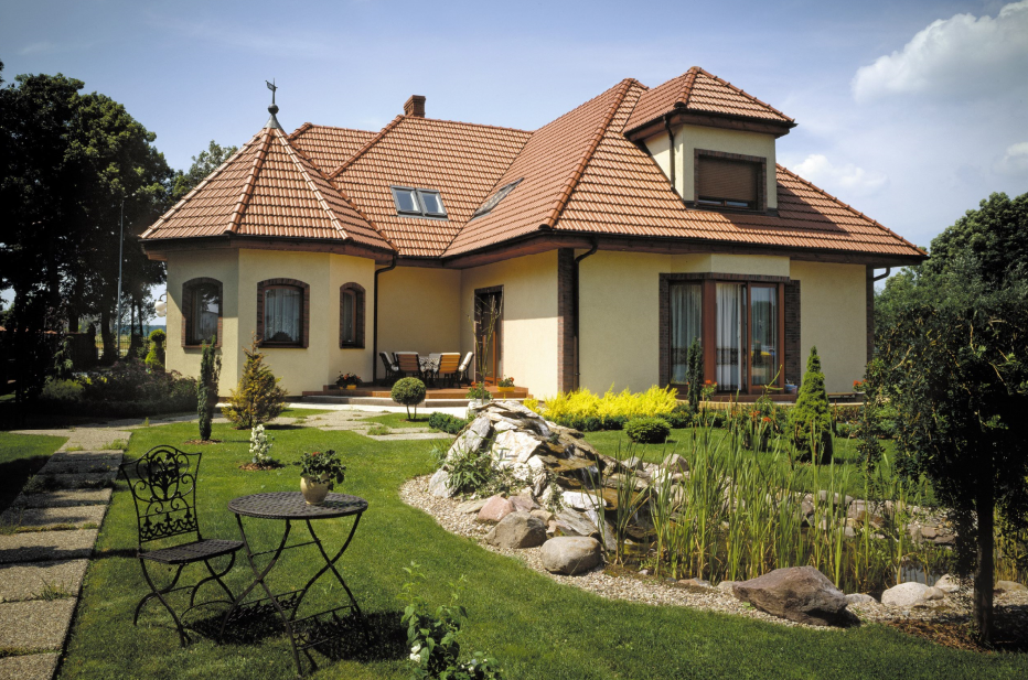 Dachówka ceramiczna Braas Granat 13V, kolor miedziany.