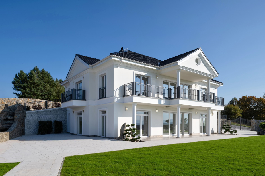 Odpowiedni kolor wykończeń, w tym stolarki okiennej, podkreśla estetykę i charakter budynku.