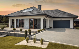 Elegancki i stylowy dach na lata z dachówką ceramiczną Braas