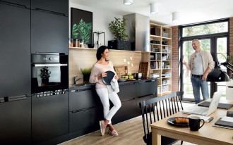 Jak urządzić funkcjonalną kuchnię otwartą - porady architekta