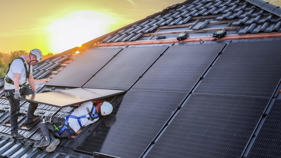 Montaż paneli solarnych Creaton