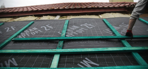 Jak dobrać odpowiednią membranę dachową?