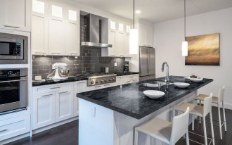 Szafki i blaty kuchenne: praktyczny poradnik dla każdego