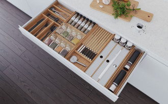 Szuflady kuchenne - jak je zorganizować?