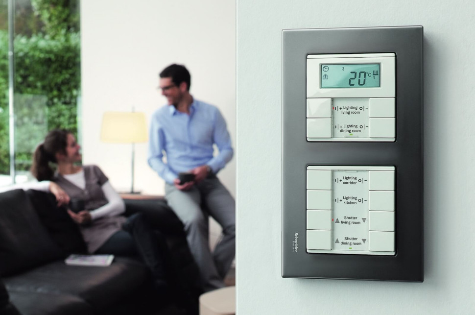 sterowanie oświetleniem i roletami 