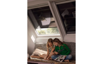 Okno dachowe plus roleta zewnętrzna - kompletny zestaw chroniący przed przegrzaniem domu